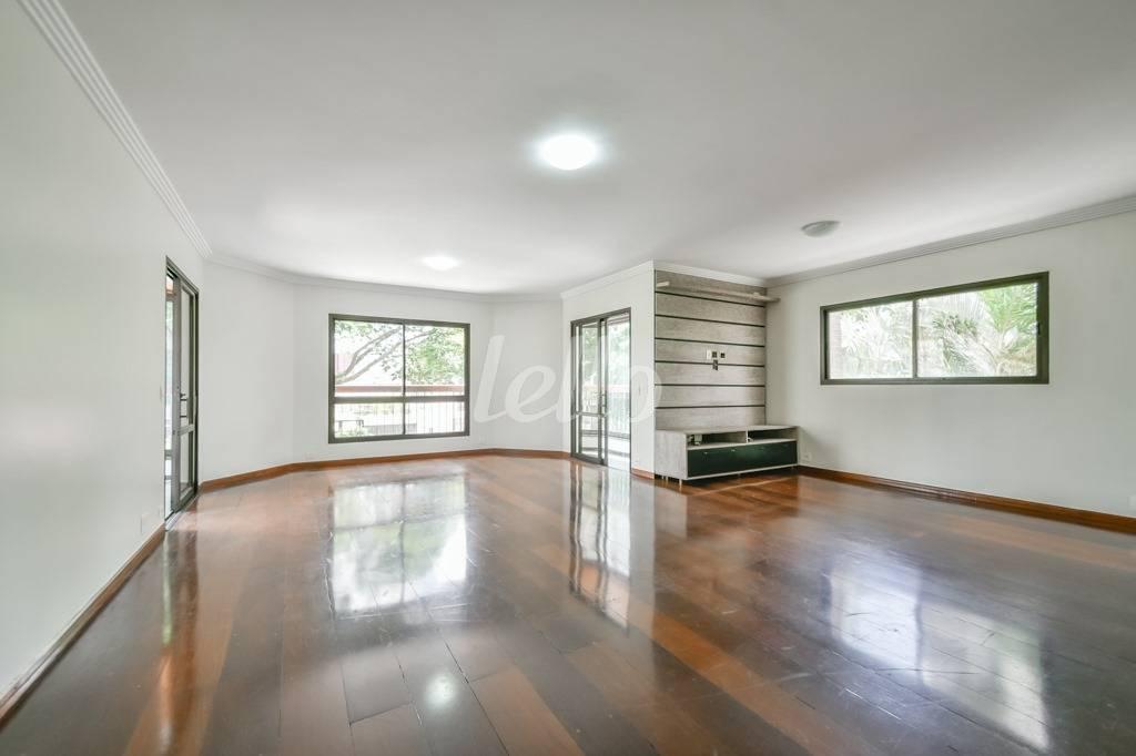 LIVING de Apartamento à venda, Padrão com 217 m², 4 quartos e 3 vagas em Jardim da Saúde - São Paulo