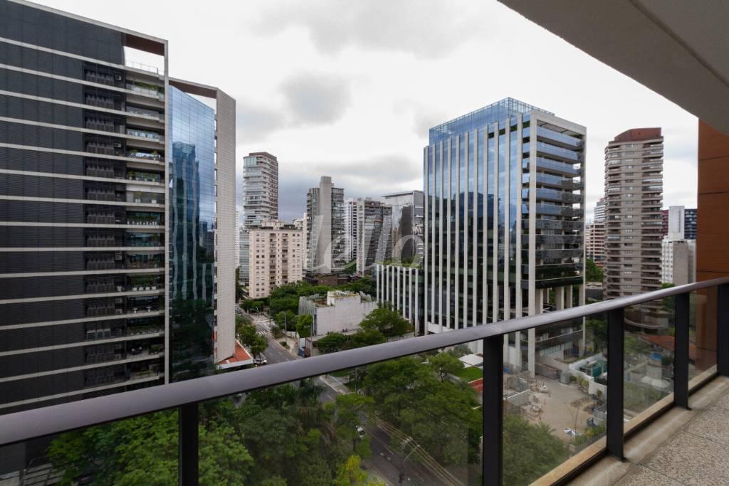 VISTA DA SACADA de Apartamento à venda, Padrão com 65 m², 3 quartos e 2 vagas em Vila Olímpia - São Paulo