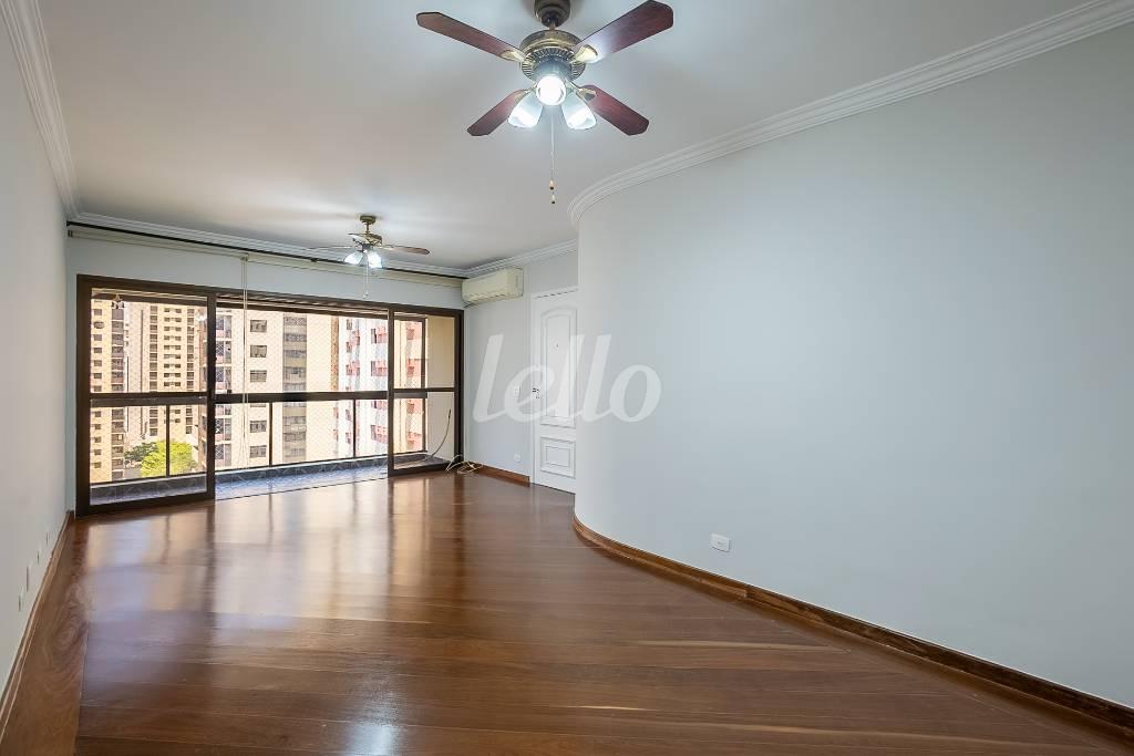 SALA de Apartamento para alugar, Padrão com 93 m², 3 quartos e 2 vagas em Itaim Bibi - São Paulo