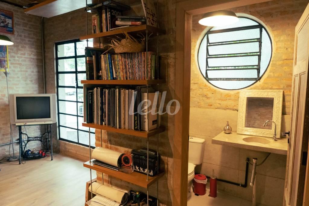MEZANINO E LAVABO de Casa para alugar, assobradada com 230 m², 2 quartos e 1 vaga em Vila Pompeia - São Paulo