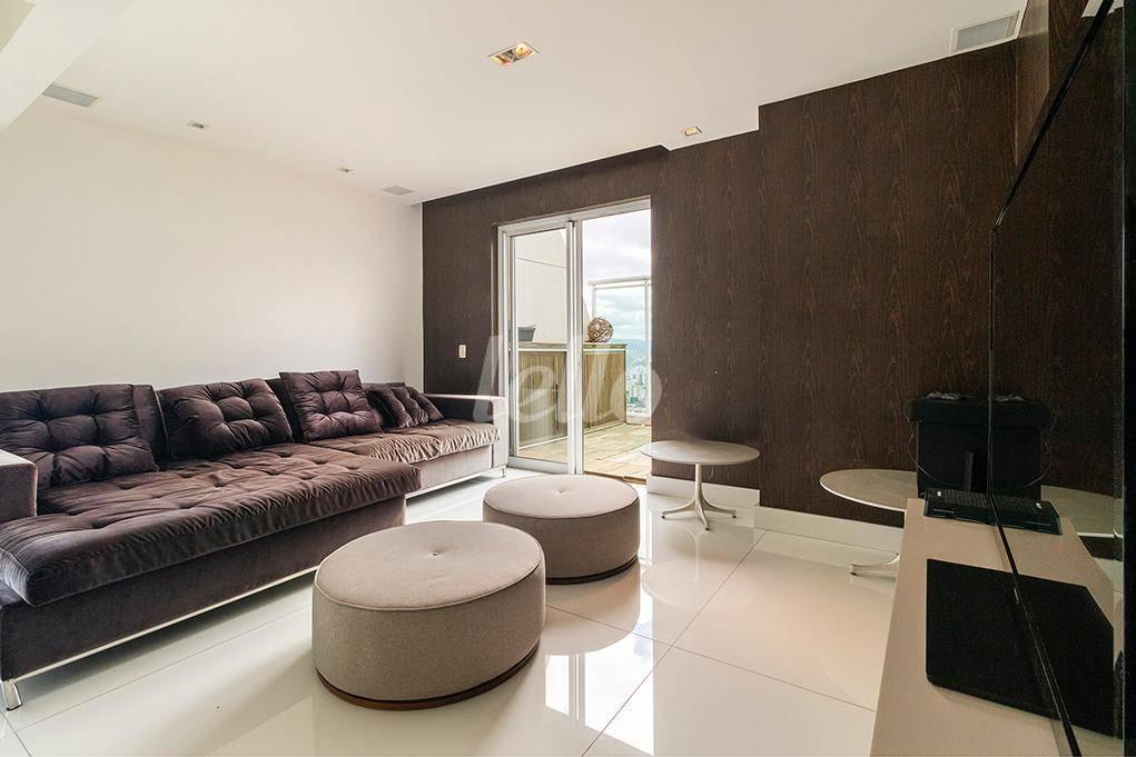 SALA DE TV de Apartamento para alugar, cobertura - Padrão com 200 m², 2 quartos e 3 vagas em Cerqueira César - São Paulo