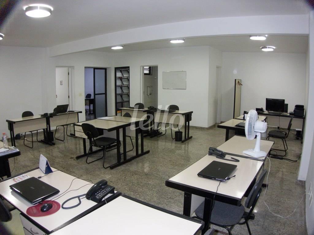 SALA de Casa para alugar, sobrado com 220 m², e 4 vagas em Indianópolis - São Paulo