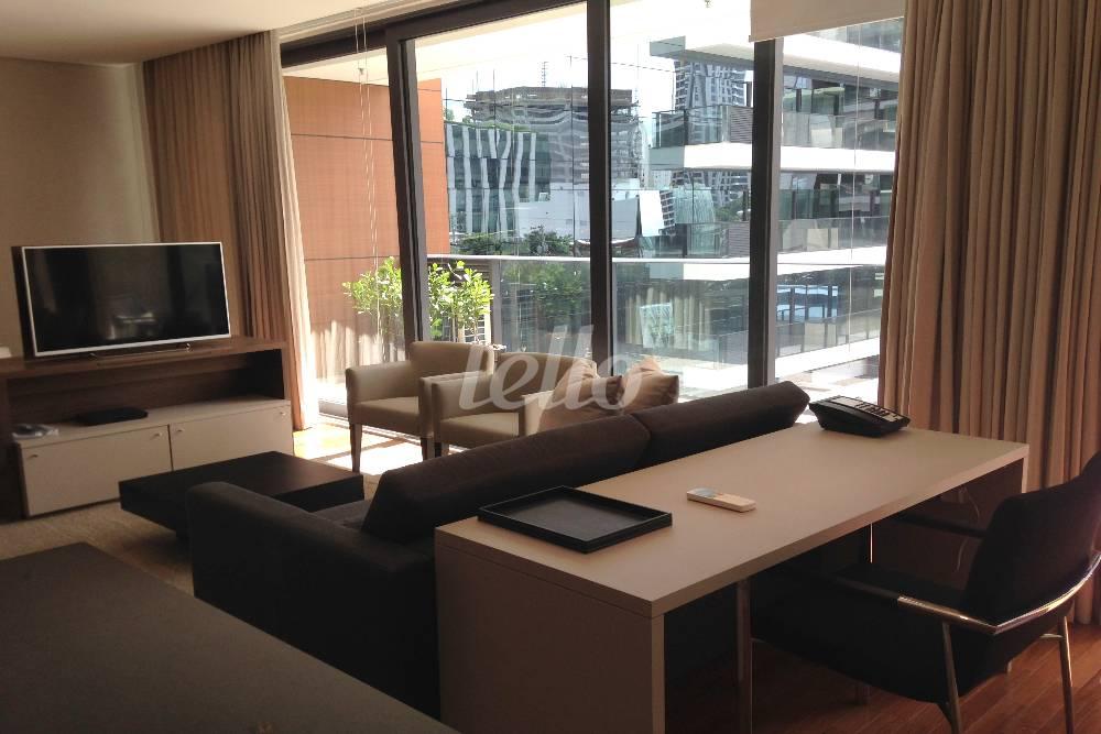 SALA de Apartamento para alugar, Padrão com 66 m², 1 quarto e 2 vagas em Vila Olímpia - São Paulo