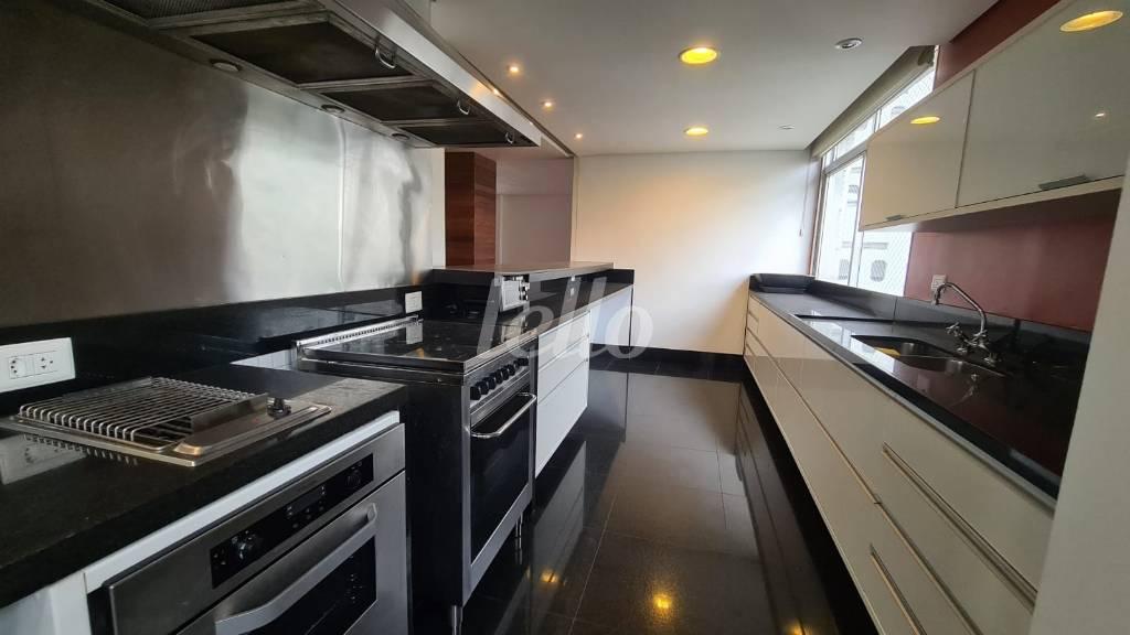 COZINHA de Apartamento para alugar, Padrão com 406 m², 6 quartos e 3 vagas em Jardim Paulista - São Paulo