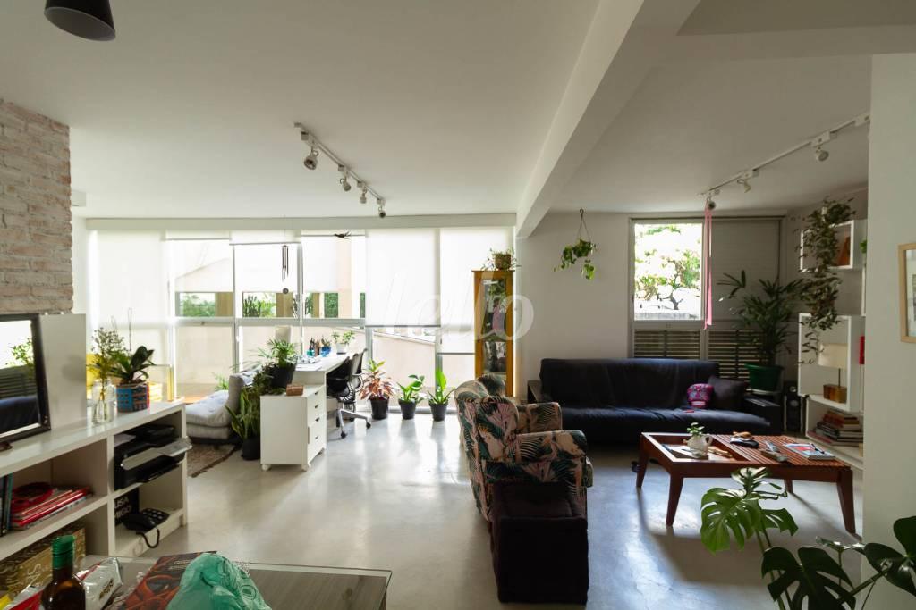 SALA de Apartamento para alugar, Padrão com 100 m², 1 quarto e 1 vaga em Cerqueira César - São Paulo