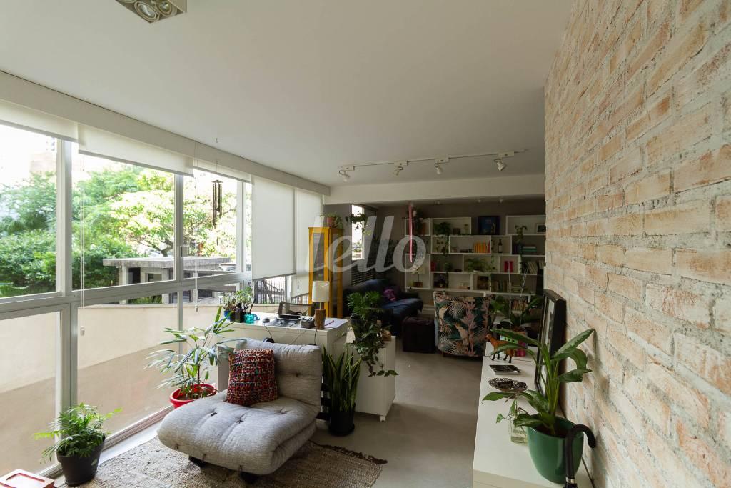 SALA de Apartamento para alugar, Padrão com 100 m², 1 quarto e 1 vaga em Cerqueira César - São Paulo