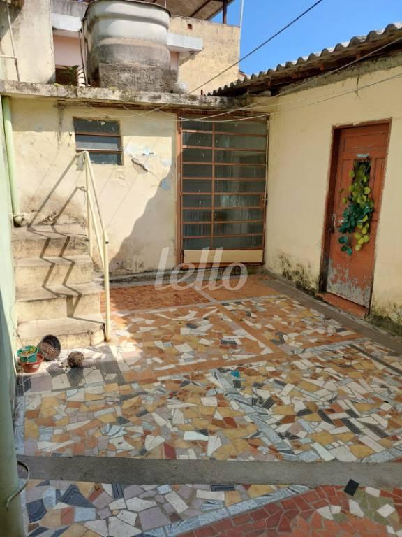 QUINTAL de Casa à venda, térrea com 100 m², 3 quartos e 1 vaga em Parque Luis Mucciolo - São Paulo