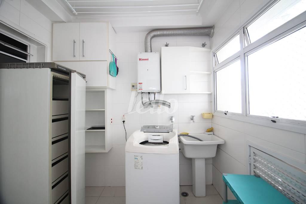 ÁREA DE SERVIÇO de Apartamento para alugar, Padrão com 174 m², 3 quartos e 3 vagas em Vila Congonhas - São Paulo