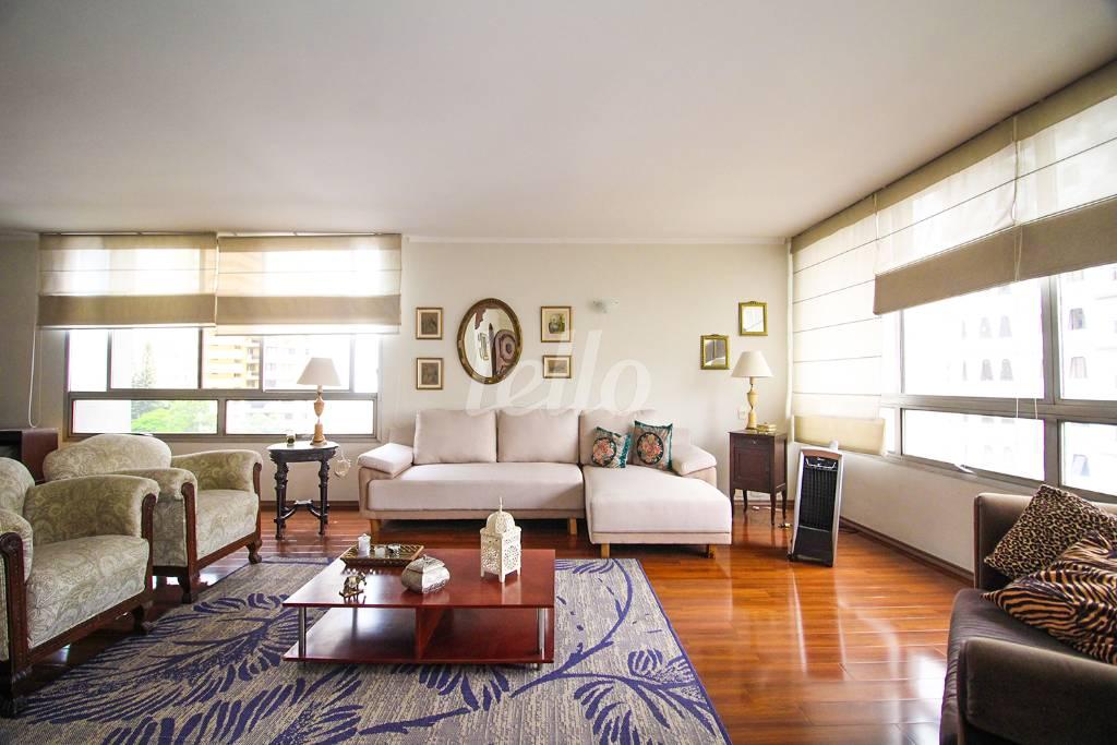 SALA de Apartamento à venda, Padrão com 229 m², 4 quartos e 3 vagas em Aclimação - São Paulo