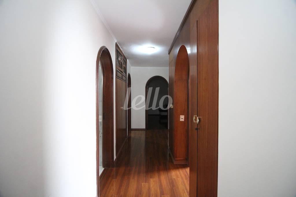CORREDOR de Apartamento à venda, Padrão com 229 m², 4 quartos e 3 vagas em Aclimação - São Paulo