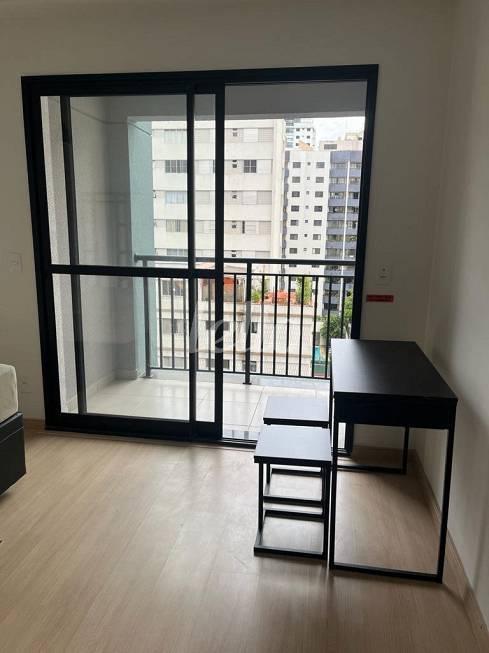 SALA E VARANDA de Apartamento para alugar, Padrão com 26 m², 1 quarto e em Vila Pompeia - São Paulo