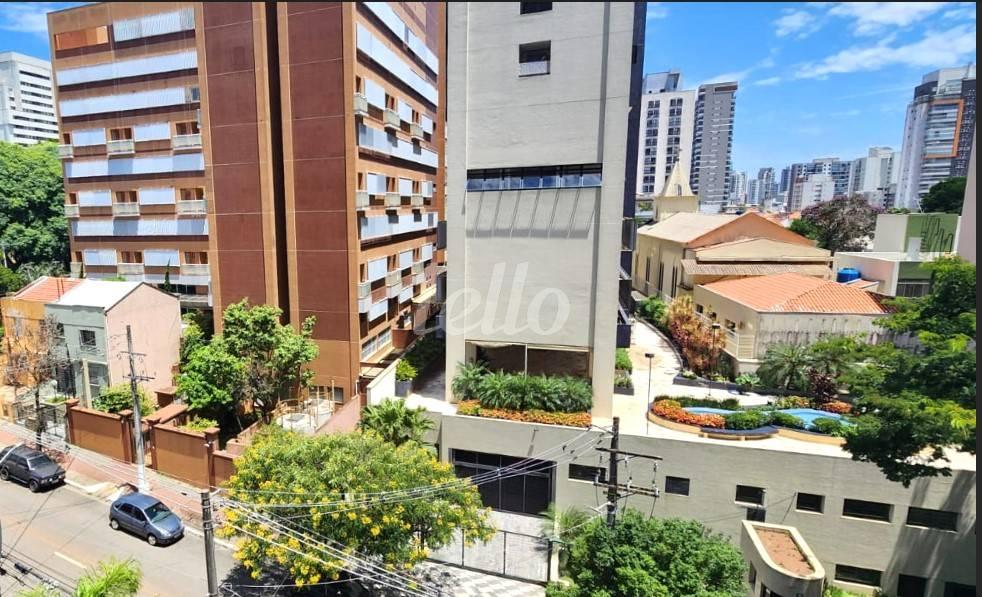 VISTA de Apartamento à venda, Padrão com 65 m², 2 quartos e 2 vagas em Vila Mariana - São Paulo