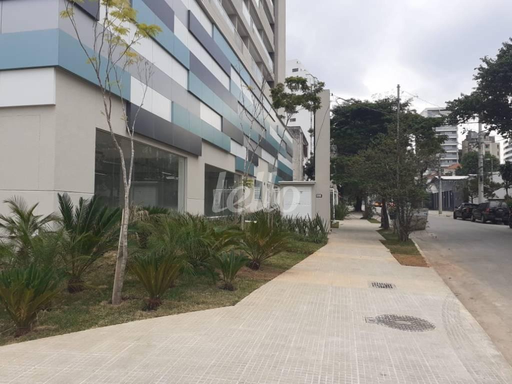 FRENTE de Loja para alugar, Mall com 500 m², e 8 vagas em Jardim Paulistano - São Paulo