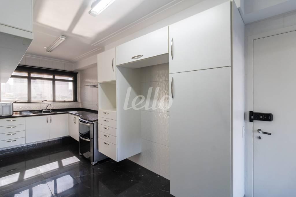 33 COZINHA de Apartamento à venda, Padrão com 182 m², 3 quartos e 3 vagas em Vila Gomes Cardim - São Paulo