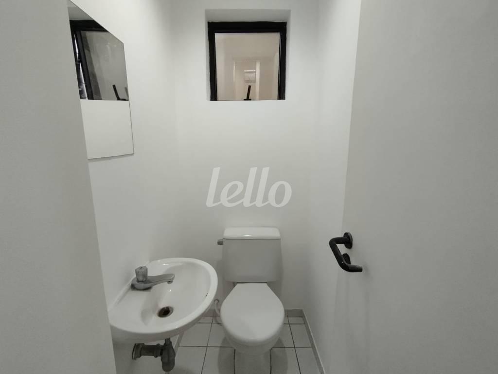 BANHEIRO 1 de Sala / Conjunto para alugar, Padrão com 120 m², e 2 vagas em Pinheiros - São Paulo