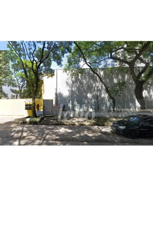 FRENTE de Galpão/Armazém para alugar, Padrão com 6570 m², e 30 vagas em Vila Leopoldina - São Paulo