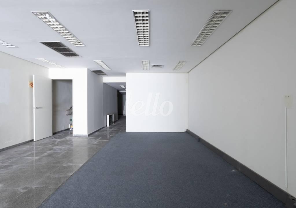 SALA de Loja para alugar, Padrão com 258 m², e 2 vagas em Vila Regente Feijó - São Paulo