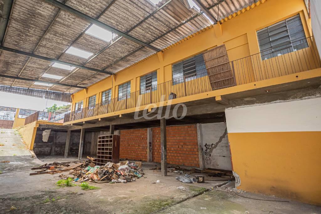 AREA EXTERNA de Galpão/Armazém para alugar, Padrão com 600 m², e 5 vagas em Saúde - São Paulo