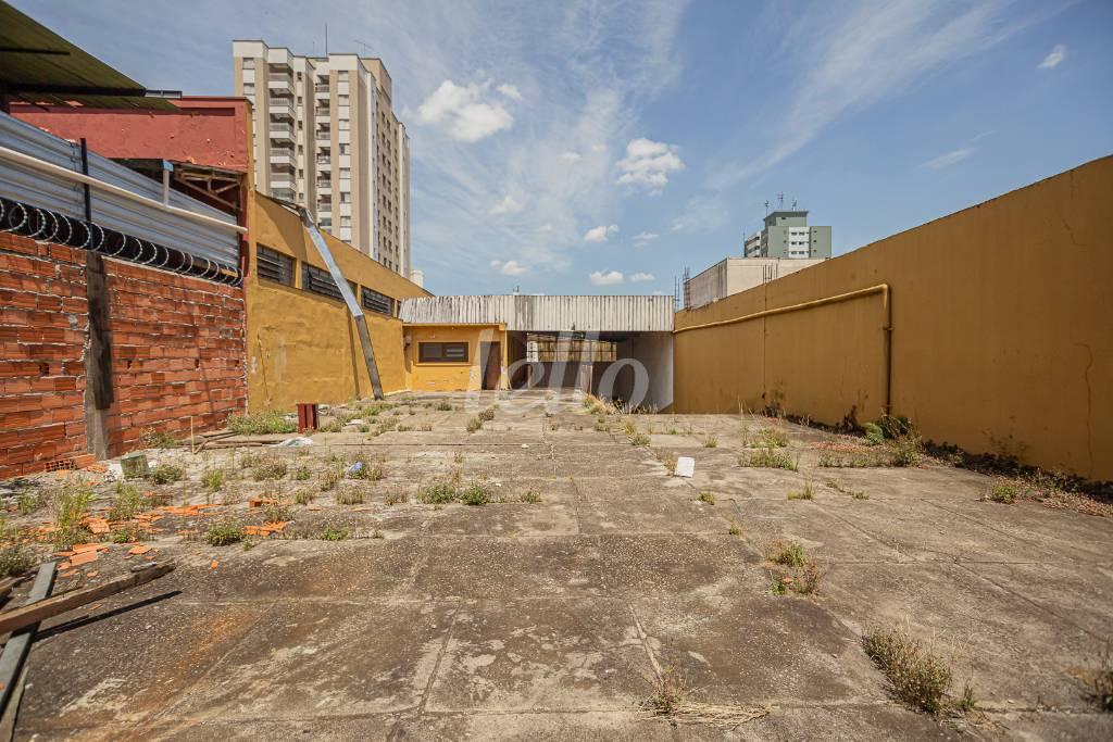 AREA EXTERNA de Galpão/Armazém para alugar, Padrão com 600 m², e 5 vagas em Saúde - São Paulo