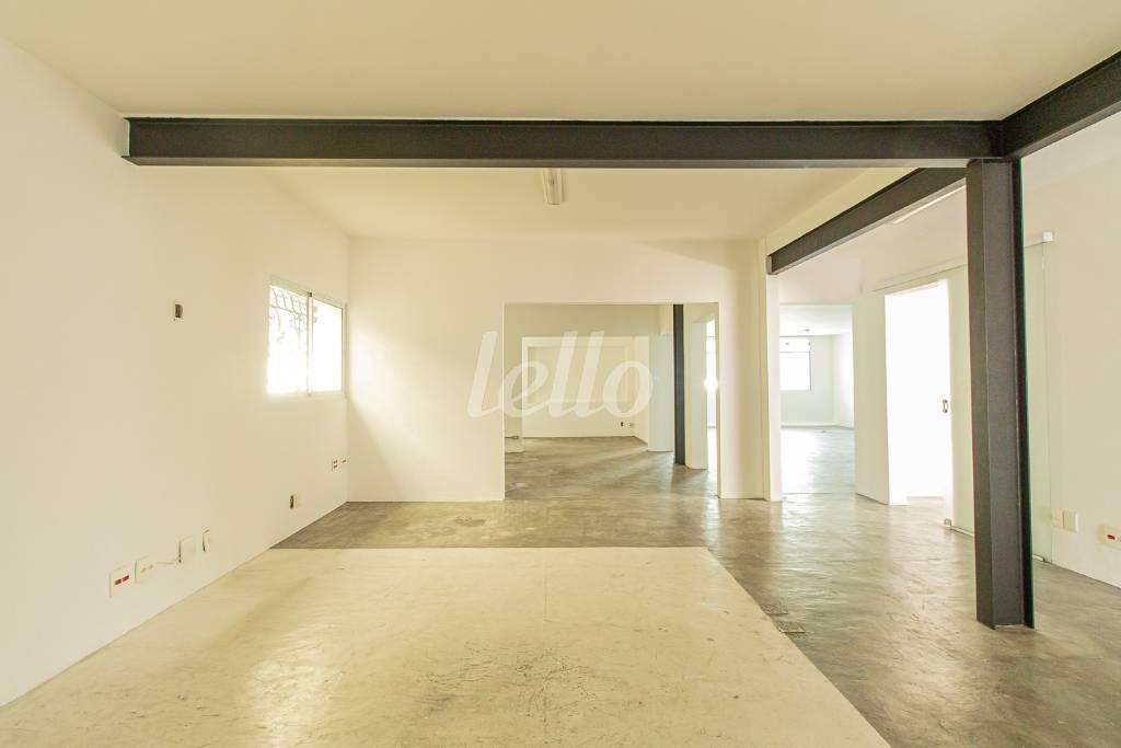01SALA de Casa para alugar, sobrado com 720 m², e 12 vagas em Jardim Paulista - São Paulo