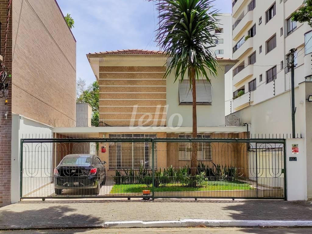FACHADA de Casa para alugar, sobrado com 220 m², 3 quartos e 6 vagas em Campo Belo - São Paulo