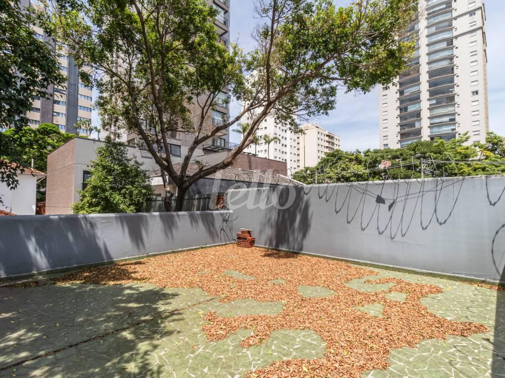 ÁREA EXTERNA de Casa para alugar, sobrado com 220 m², 3 quartos e 6 vagas em Campo Belo - São Paulo