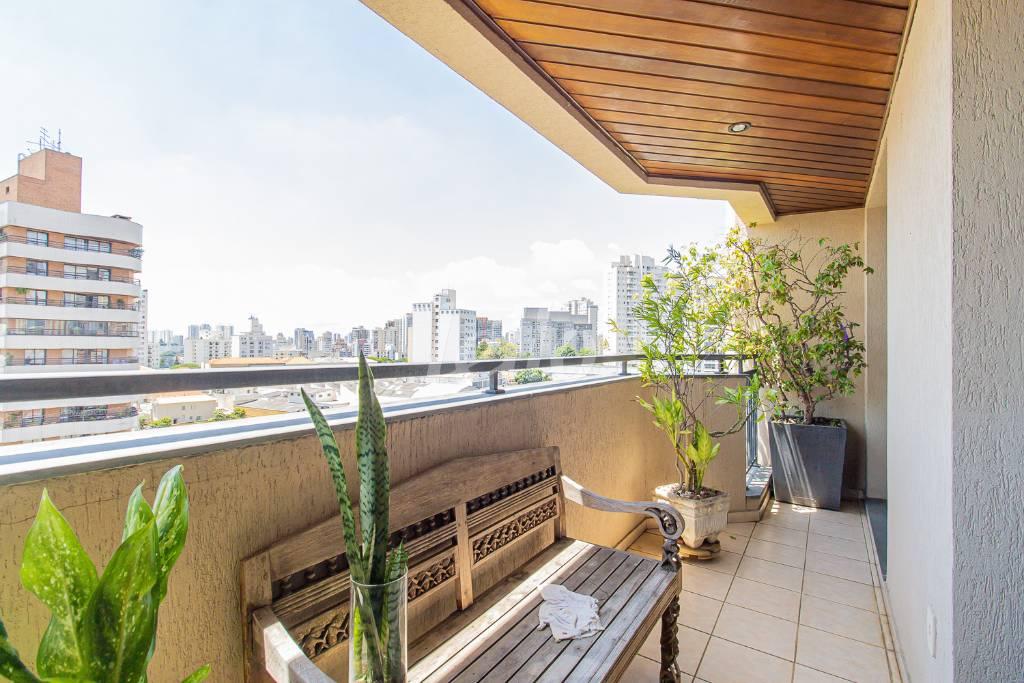 SACADA de Apartamento para alugar, Padrão com 118 m², 3 quartos e 3 vagas em Vila Mariana - São Paulo