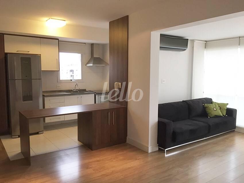 SALA E COZINHA de Apartamento para alugar, Padrão com 92 m², 2 quartos e 2 vagas em Paraíso - São Paulo