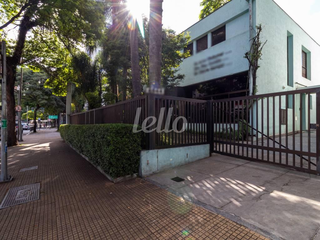 FACHADA de Casa para alugar, sobrado com 432 m², e 6 vagas em Jardim Paulista - São Paulo
