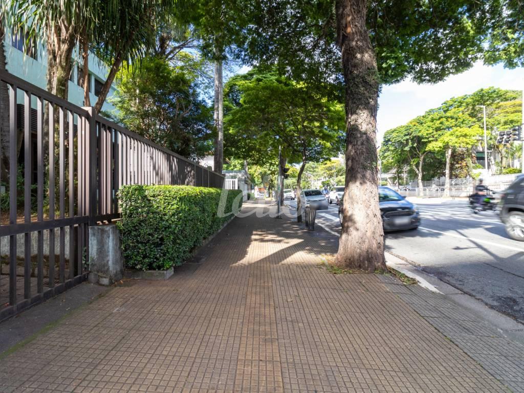 FACHADA de Casa para alugar, sobrado com 432 m², e 6 vagas em Jardim Paulista - São Paulo