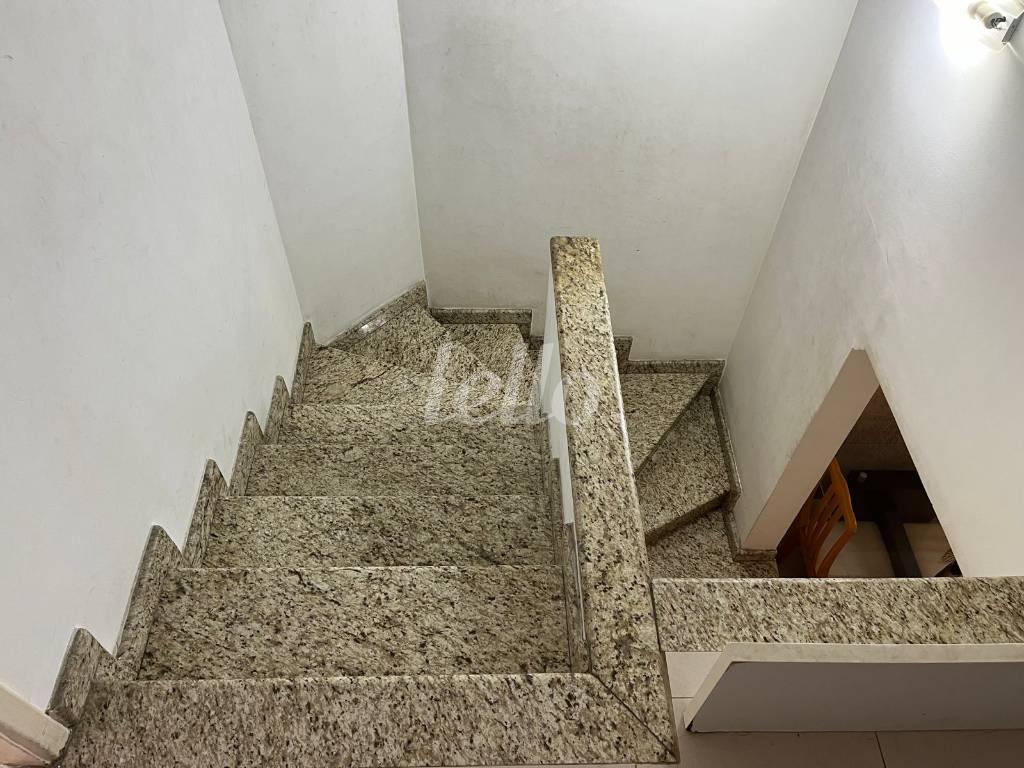 ESCADAS de Casa à venda, sobrado com 87 m², 2 quartos e 1 vaga em Vila Carrão - São Paulo