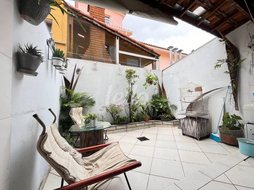 QUINTAL de Casa à venda, sobrado com 87 m², 2 quartos e 1 vaga em Vila Carrão - São Paulo