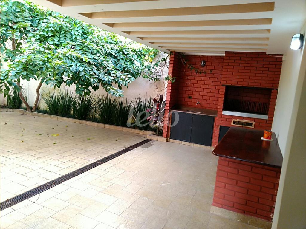 16-16 ÁREA EXTERNA-001.JPG de Casa à venda, sobrado com 246 m², 3 quartos e 4 vagas em Jardim Avelino - São Paulo