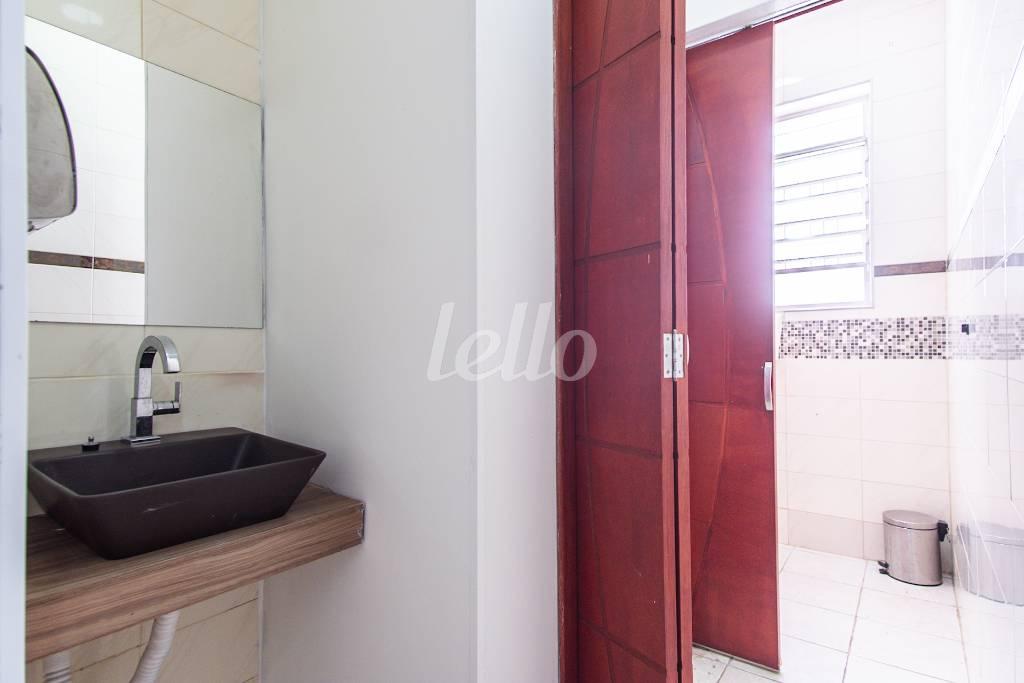 06LAVABO_007 de Casa para alugar, térrea com 127 m², 3 quartos e 2 vagas em Vila Azevedo - São Paulo