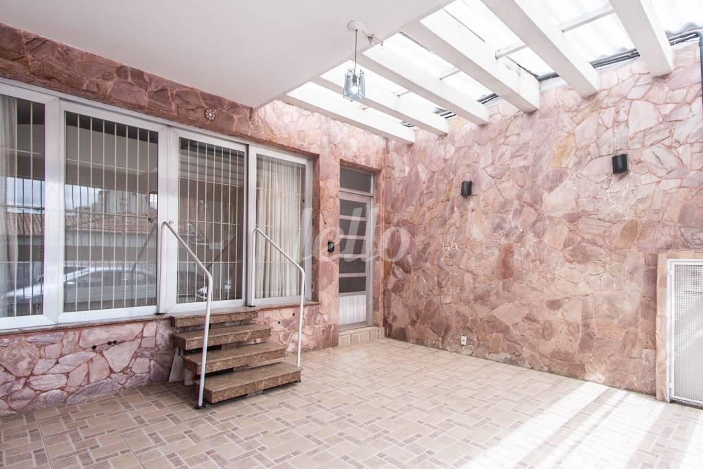 04GARAGEM_001 de Casa para alugar, térrea com 127 m², 3 quartos e 2 vagas em Vila Azevedo - São Paulo