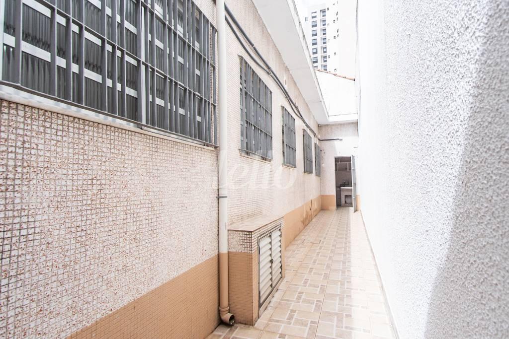 03AREA-DE-SERVICO_001 de Casa para alugar, térrea com 127 m², 3 quartos e 2 vagas em Vila Azevedo - São Paulo