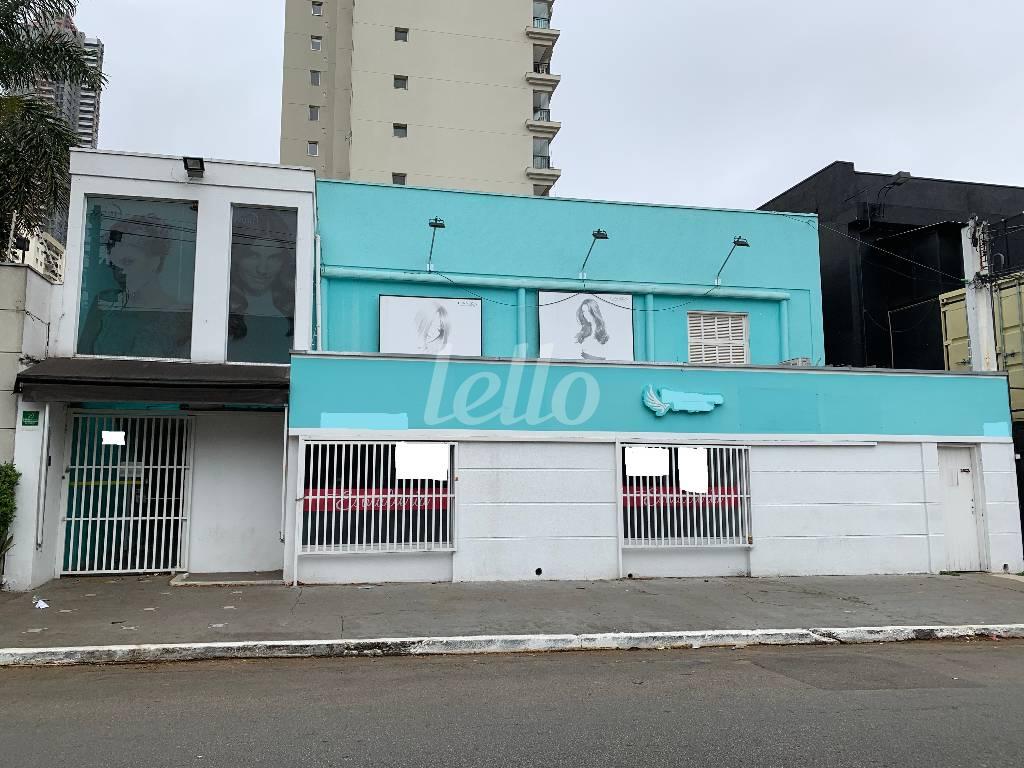FACHADA de Casa à venda, sobrado com 450 m², 5 quartos e em Vila Gomes Cardim - São Paulo