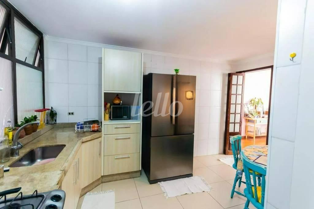 COZINHA de Apartamento à venda, Padrão com 135 m², 4 quartos e 2 vagas em Vila Bastos - Santo André