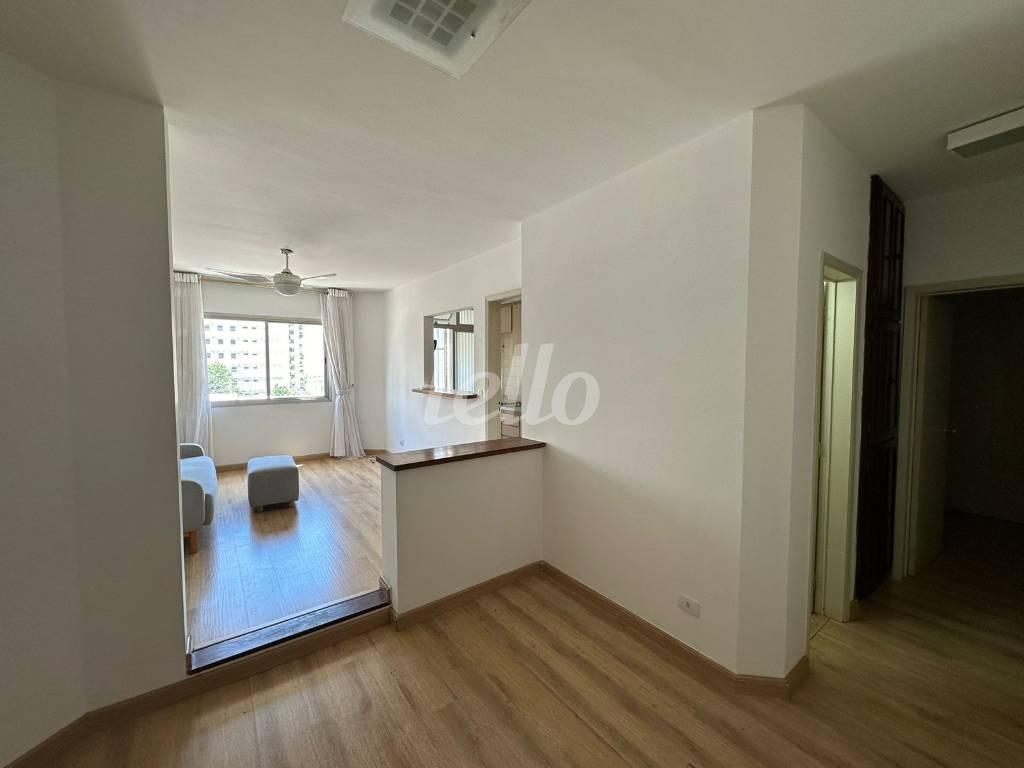 SALA de Apartamento à venda, Padrão com 57 m², 1 quarto e 1 vaga em Indianópolis - São Paulo