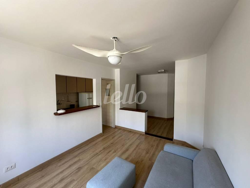 SALA de Apartamento à venda, Padrão com 57 m², 1 quarto e 1 vaga em Indianópolis - São Paulo