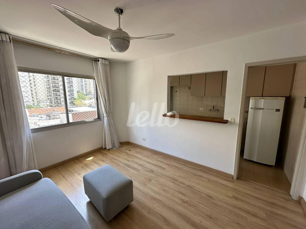 SALA de Apartamento à venda, Padrão com 57 m², 1 quarto e 1 vaga em Indianópolis - São Paulo