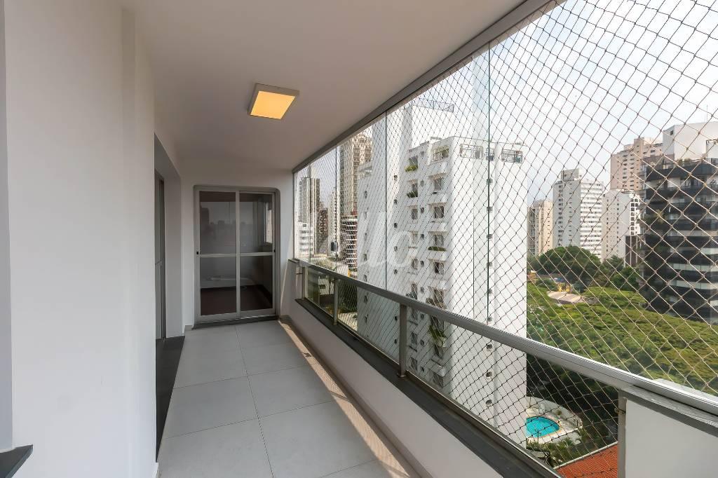 VARANDA de Apartamento para alugar, Padrão com 215 m², 4 quartos e 4 vagas em Campo Belo - São Paulo