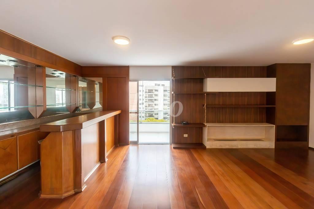 SALA 2 AMBIENTES de Apartamento para alugar, Padrão com 215 m², 4 quartos e 4 vagas em Campo Belo - São Paulo