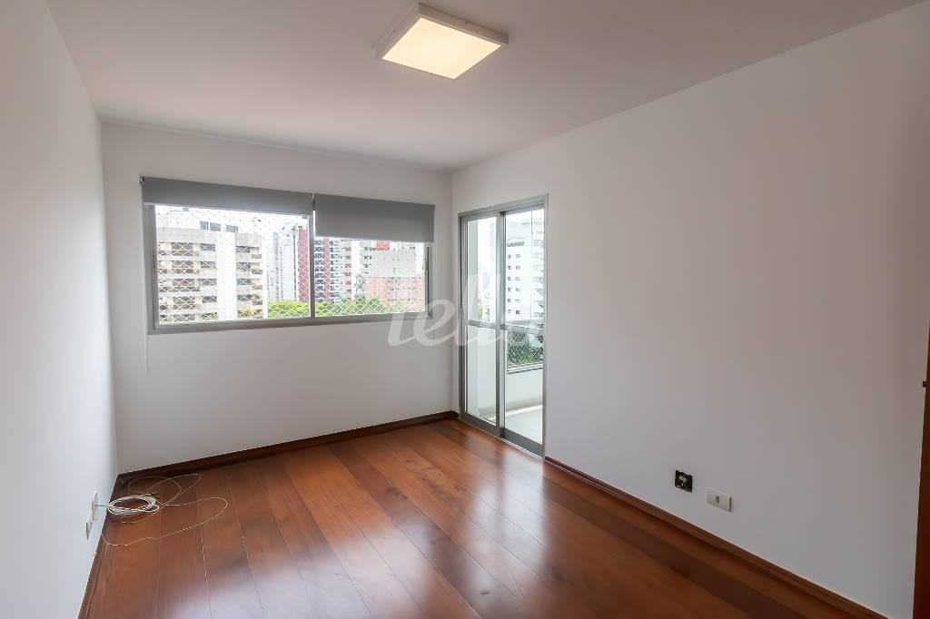 DORMITORIO de Apartamento para alugar, Padrão com 215 m², 4 quartos e 4 vagas em Campo Belo - São Paulo