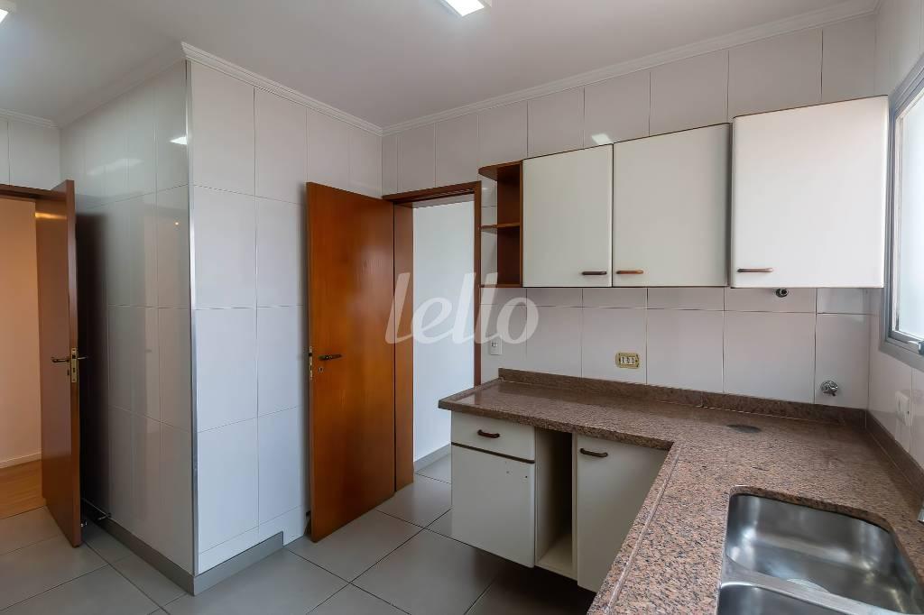 COZINHA de Apartamento para alugar, Padrão com 215 m², 4 quartos e 4 vagas em Campo Belo - São Paulo