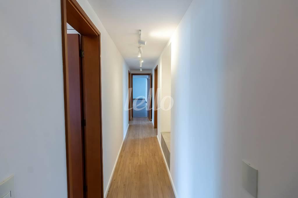 CORREDOR de Apartamento para alugar, Padrão com 215 m², 4 quartos e 4 vagas em Campo Belo - São Paulo