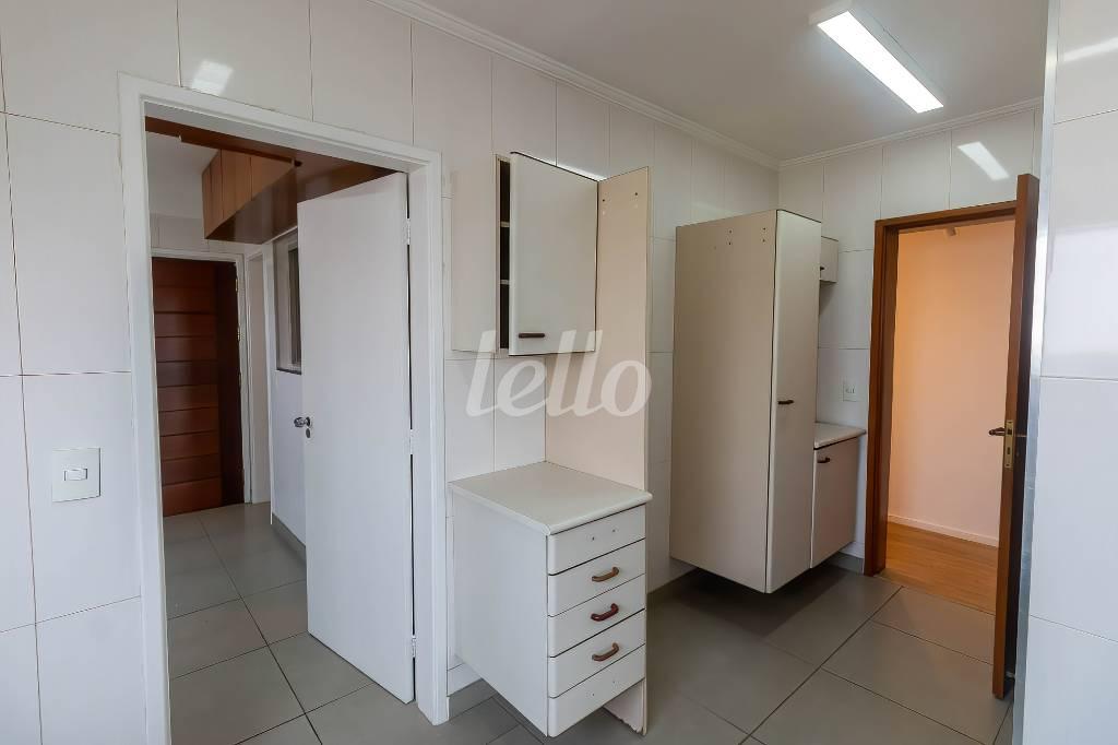 COZINHA de Apartamento para alugar, Padrão com 215 m², 4 quartos e 4 vagas em Campo Belo - São Paulo