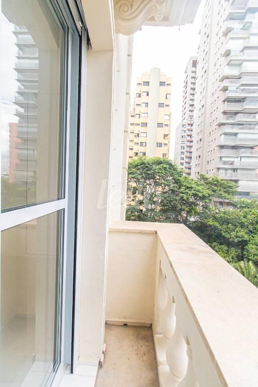 SACADA de Apartamento para alugar, Padrão com 110 m², 3 quartos e 1 vaga em Cerqueira César - São Paulo
