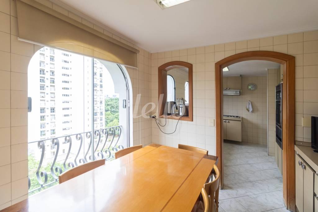 COPA de Apartamento à venda, Padrão com 288 m², 4 quartos e 3 vagas em Alto de Pinheiros - São Paulo