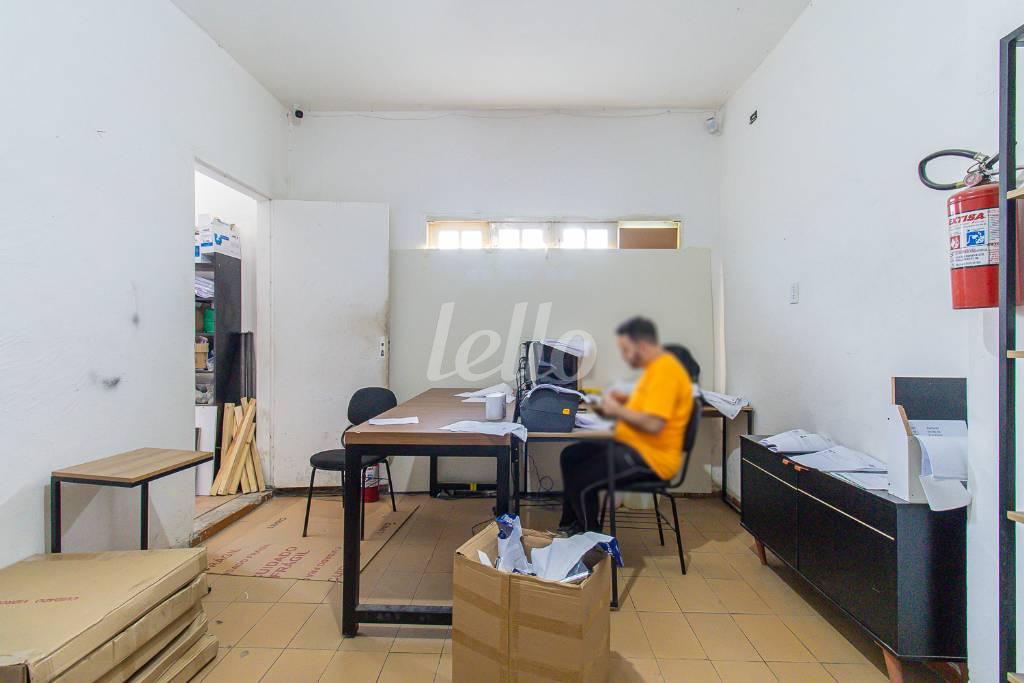 SALA de Galpão/Armazém para alugar, Padrão com 1432 m², e 50 vagas em Vila São Pedro - Santo André